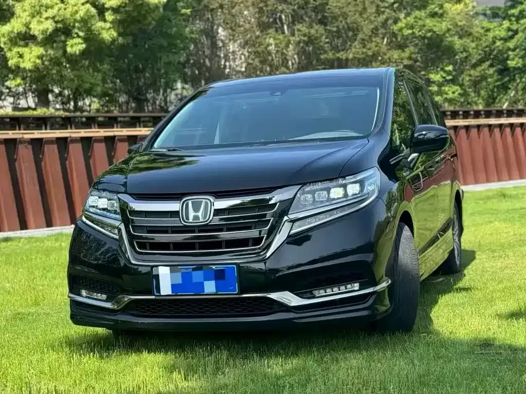 Honda Elysion — фото 1