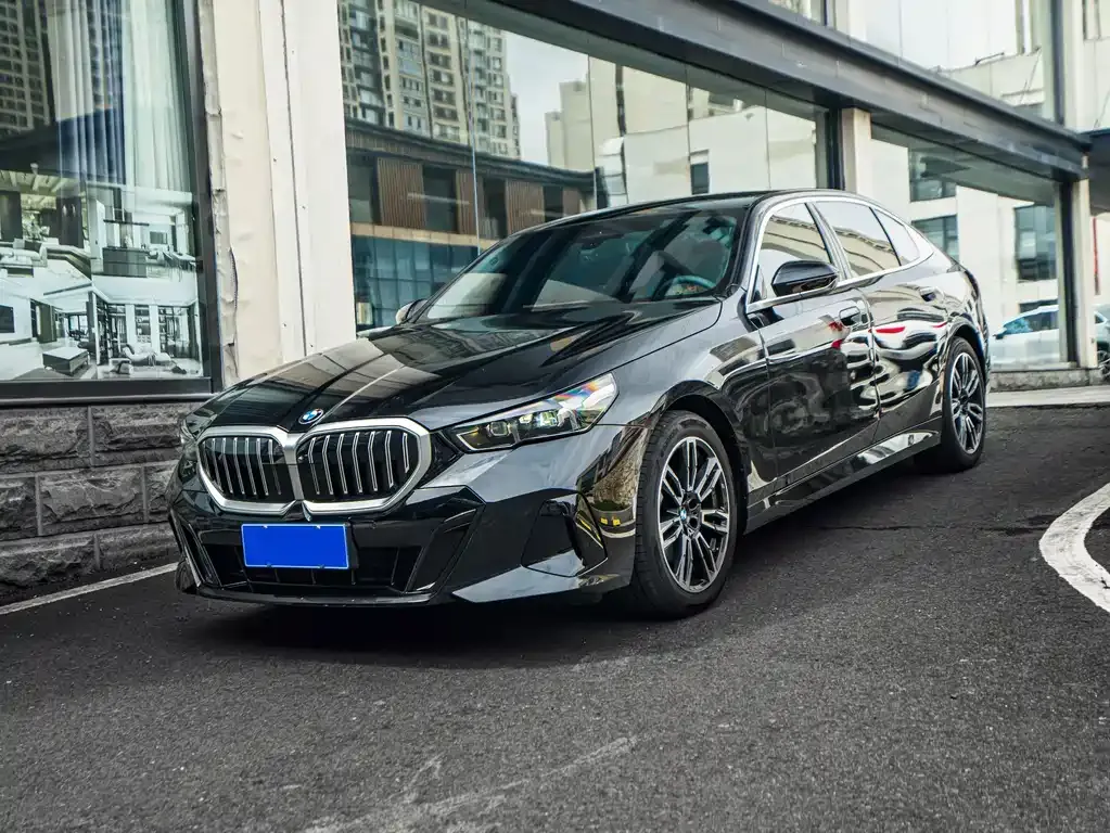 BMW 5 Series — фото 1