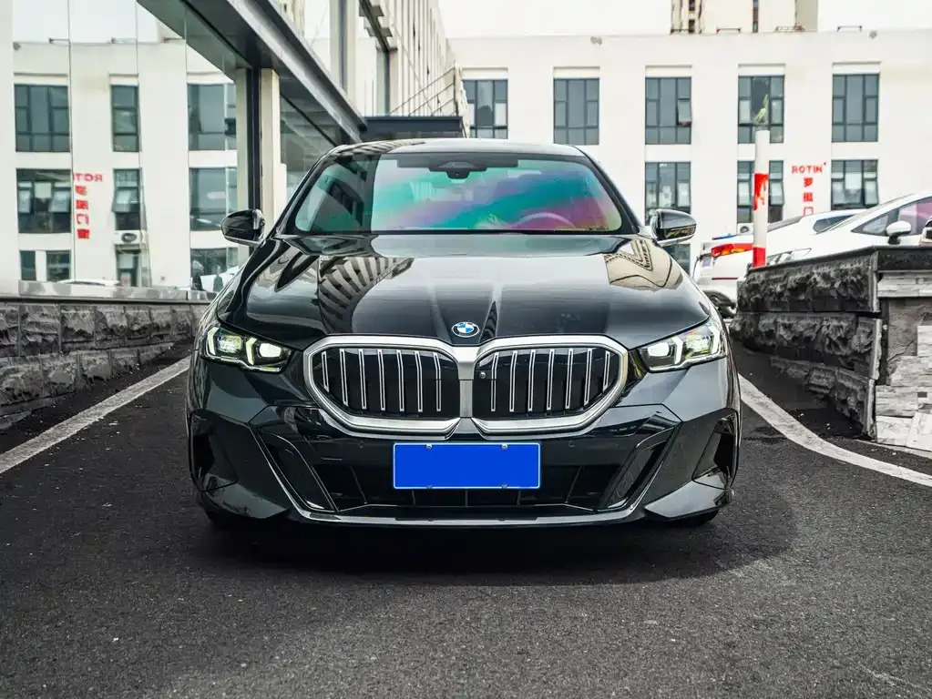 BMW 5 Series — фото 4