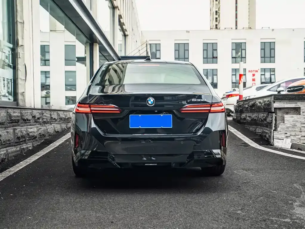 BMW 5 Series — фото 10
