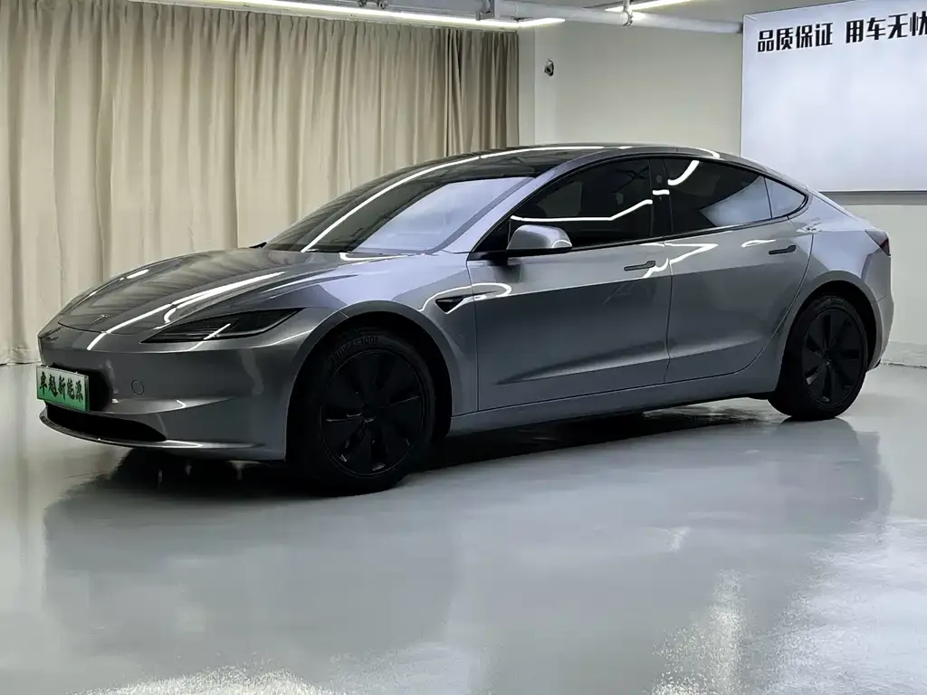 Tesla Model 3 — фото 1
