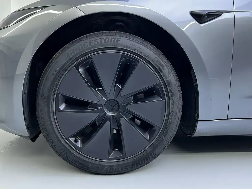 Tesla Model 3 — фото 6