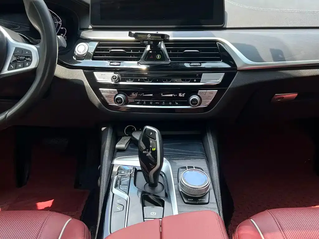 BMW 5 Series New Energy — фото 3