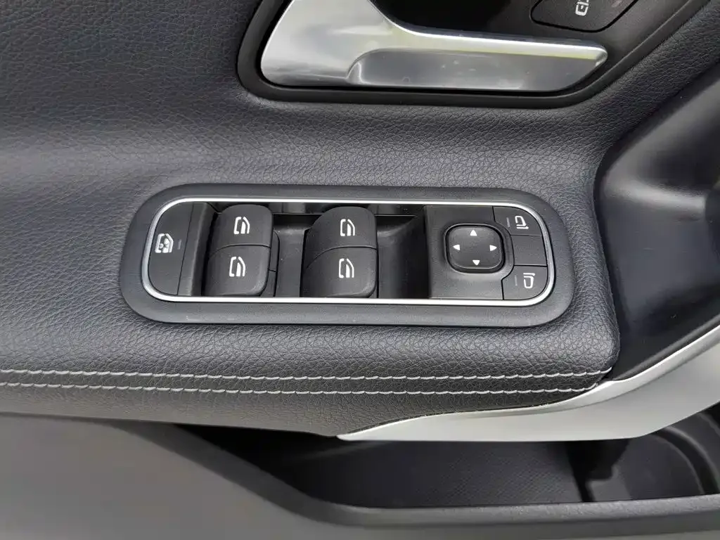Mercedes-Benz A-Class — фото 10