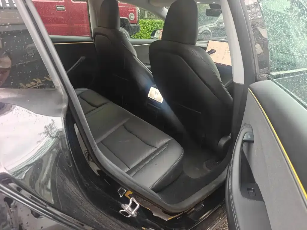 Tesla Model 3 — фото 4
