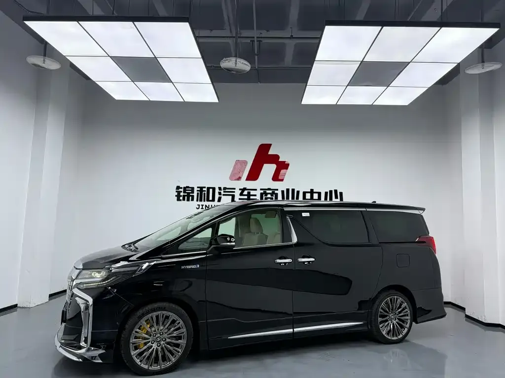 Toyota Alphard — фото 2