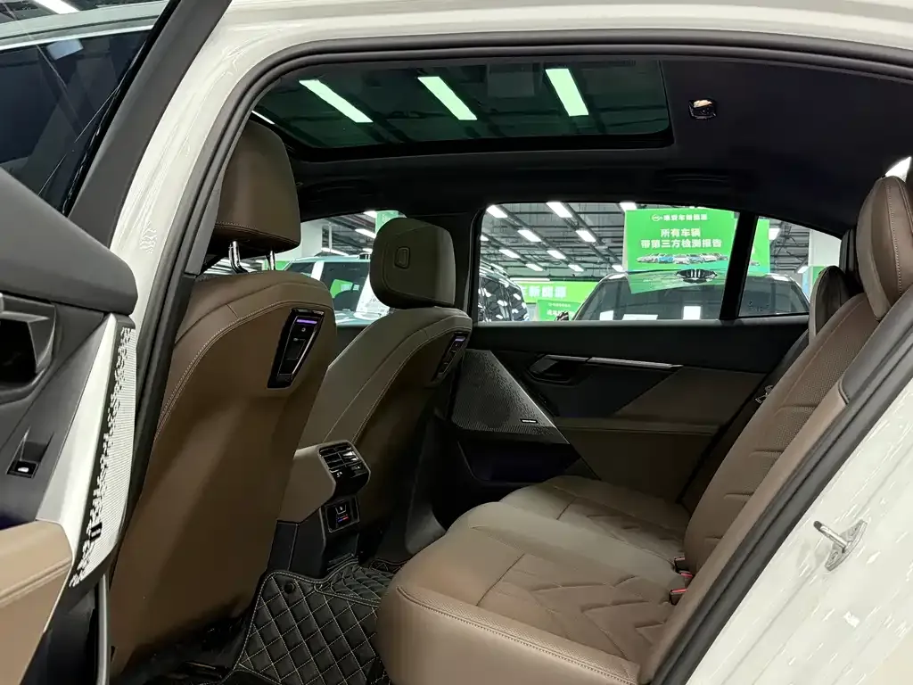 BMW 5 Series — фото 2