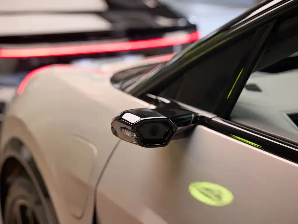 Lotus Eletre — фото 5