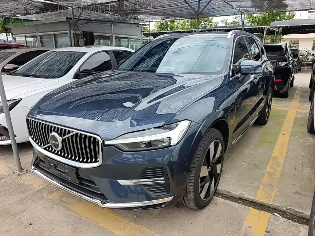 Volvo XC60 PHEV — фото 1
