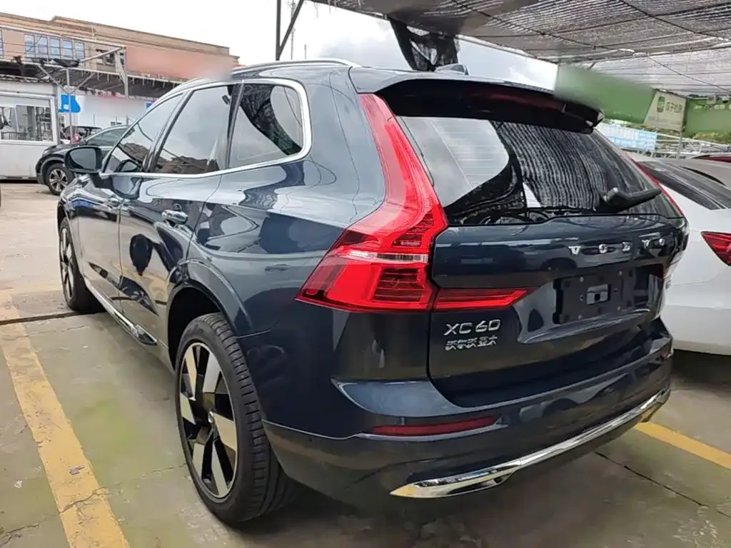 Volvo XC60 PHEV — фото 4