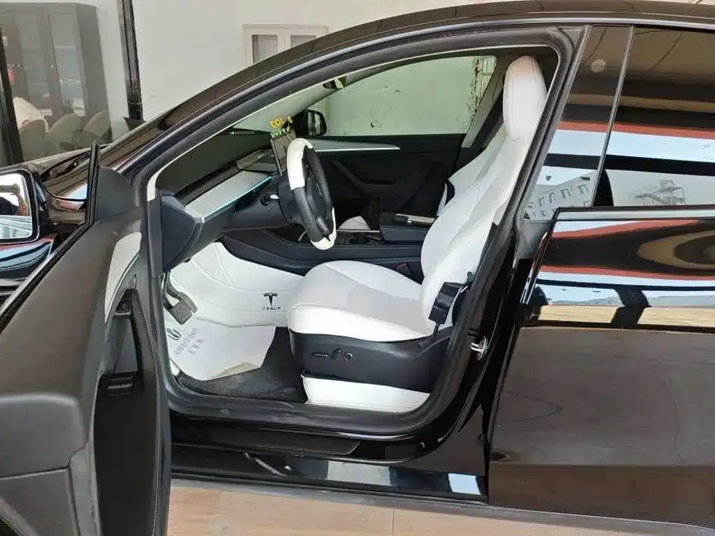 Tesla Model Y — фото 5