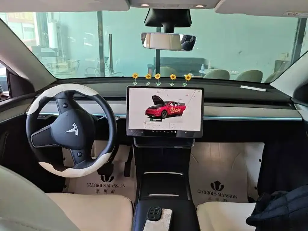 Tesla Model Y — фото 6