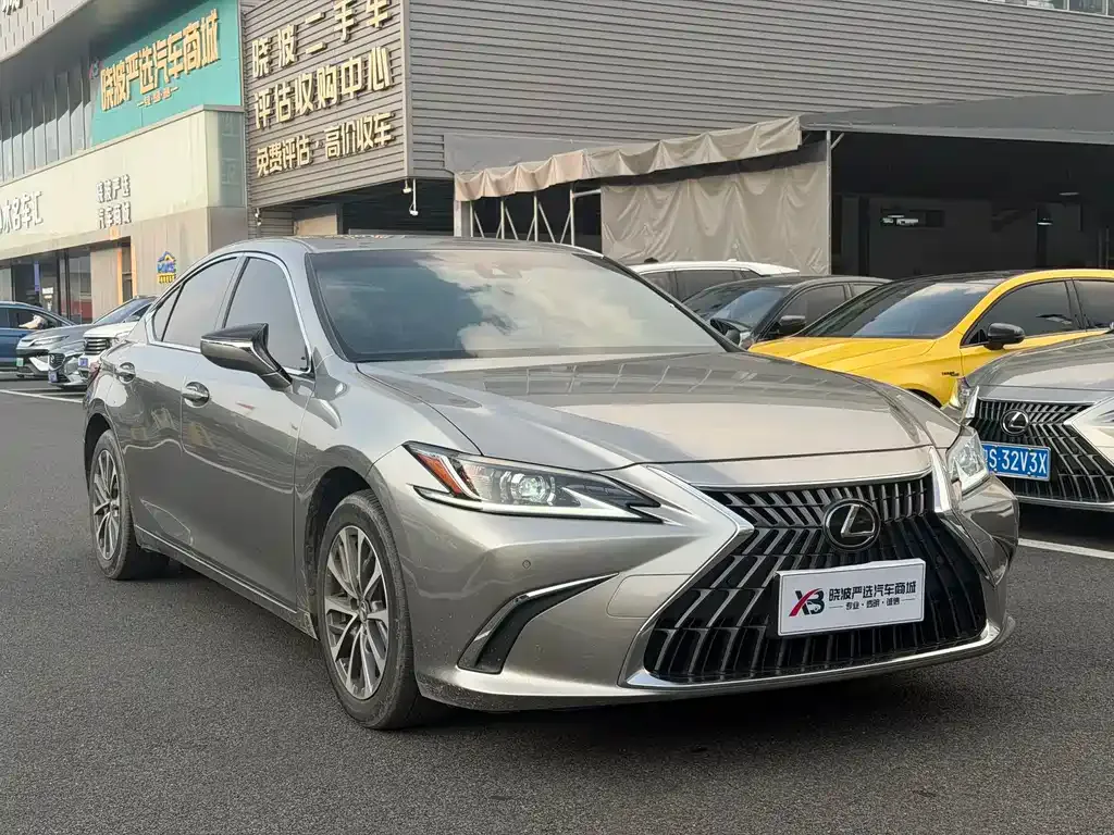 Lexus ES — фото 8