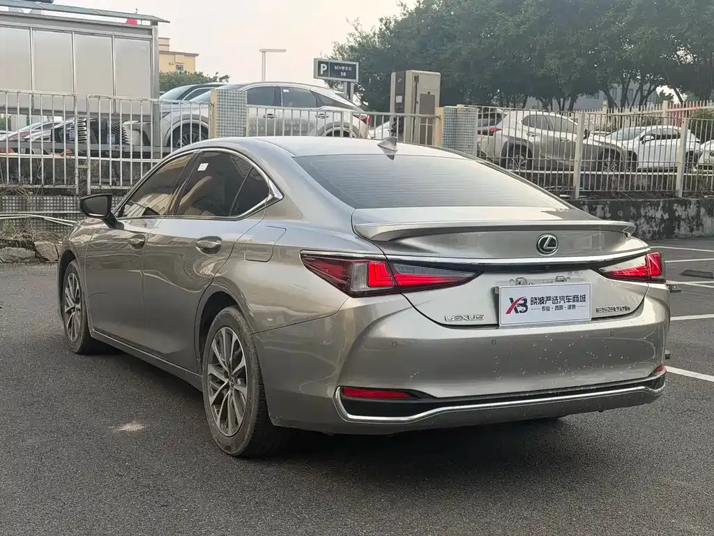 Lexus ES — фото 9