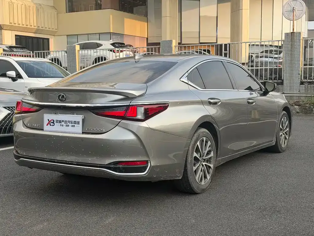 Lexus ES — фото 6