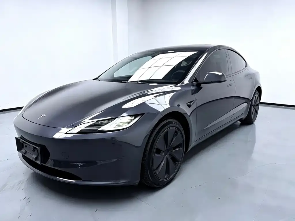 Tesla Model 3 — фото 1