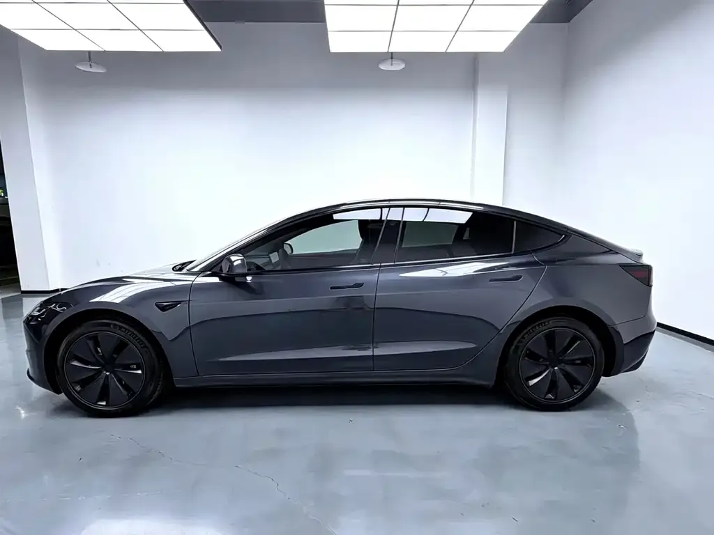 Tesla Model 3 — фото 2