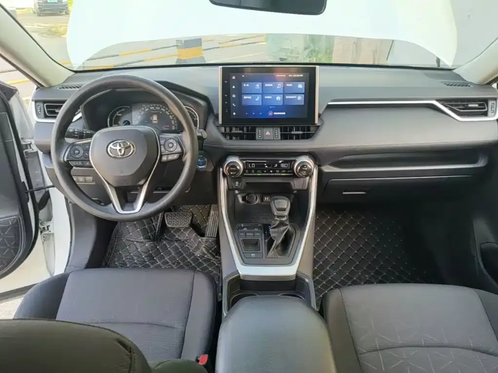 Toyota RAV4 — фото 5