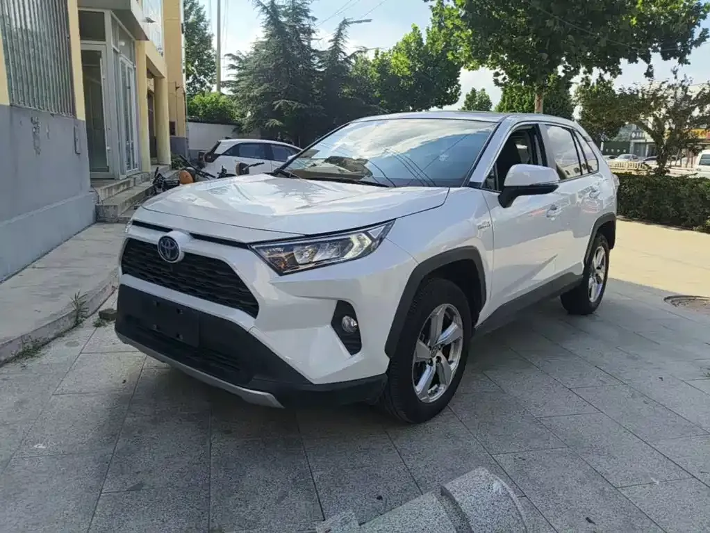 Toyota RAV4 — фото 4