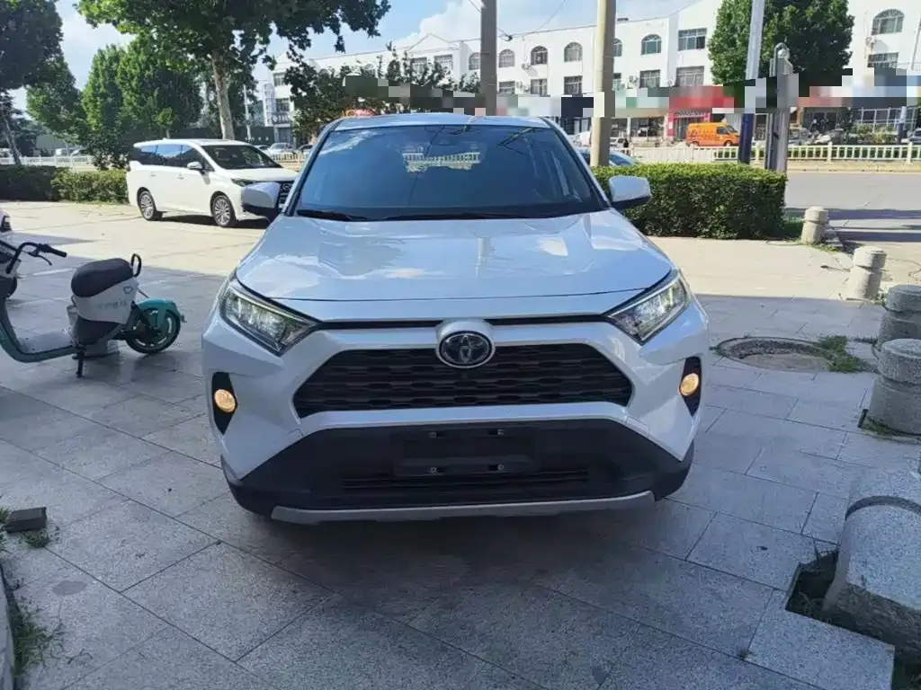 Toyota RAV4 — фото 6