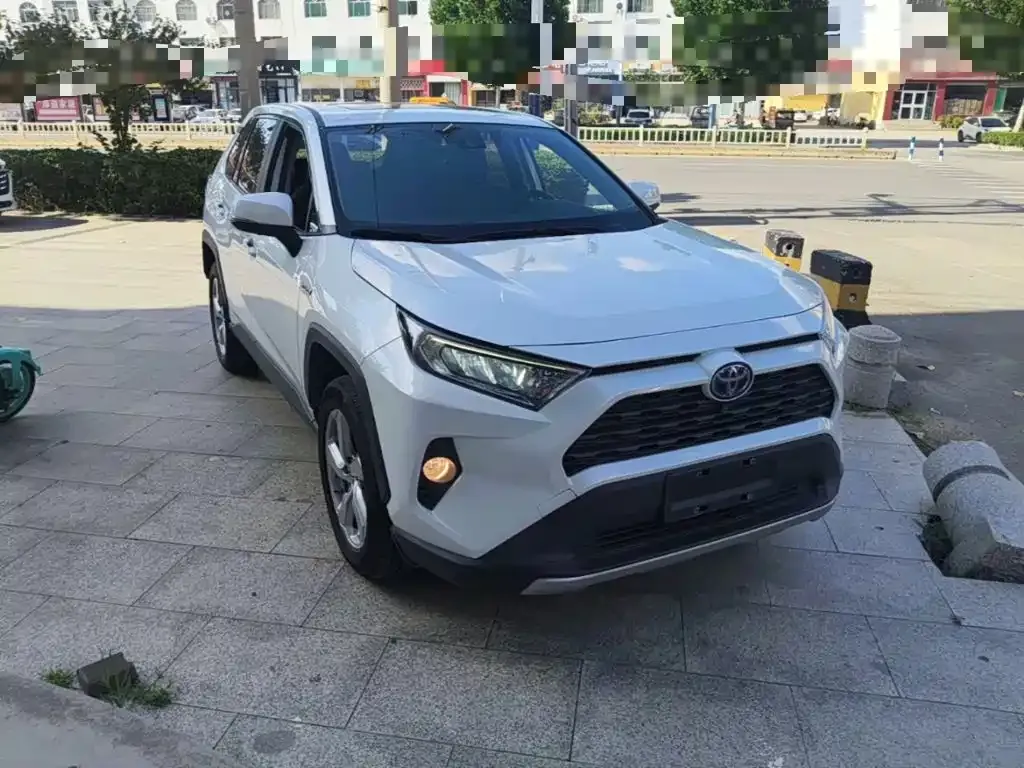 Toyota RAV4 — фото 2