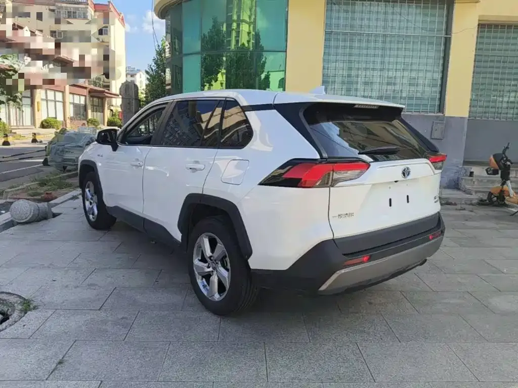 Toyota RAV4 — фото 3