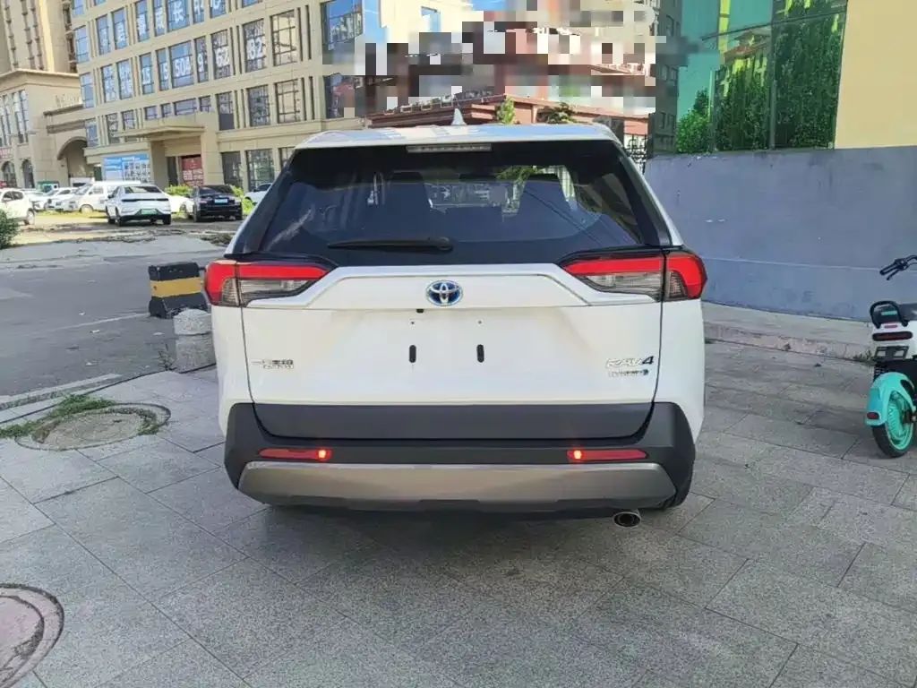 Toyota RAV4 — фото 8