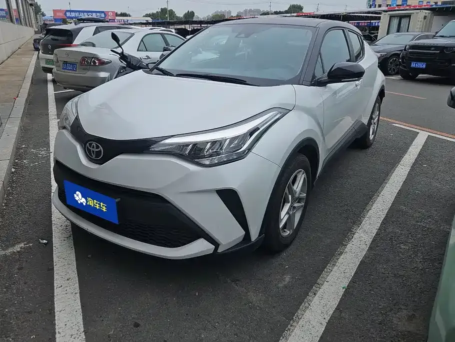 Toyota C-HR — фото 1