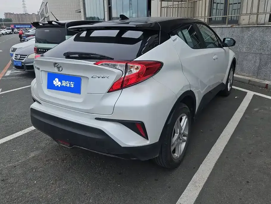 Toyota C-HR — фото 2