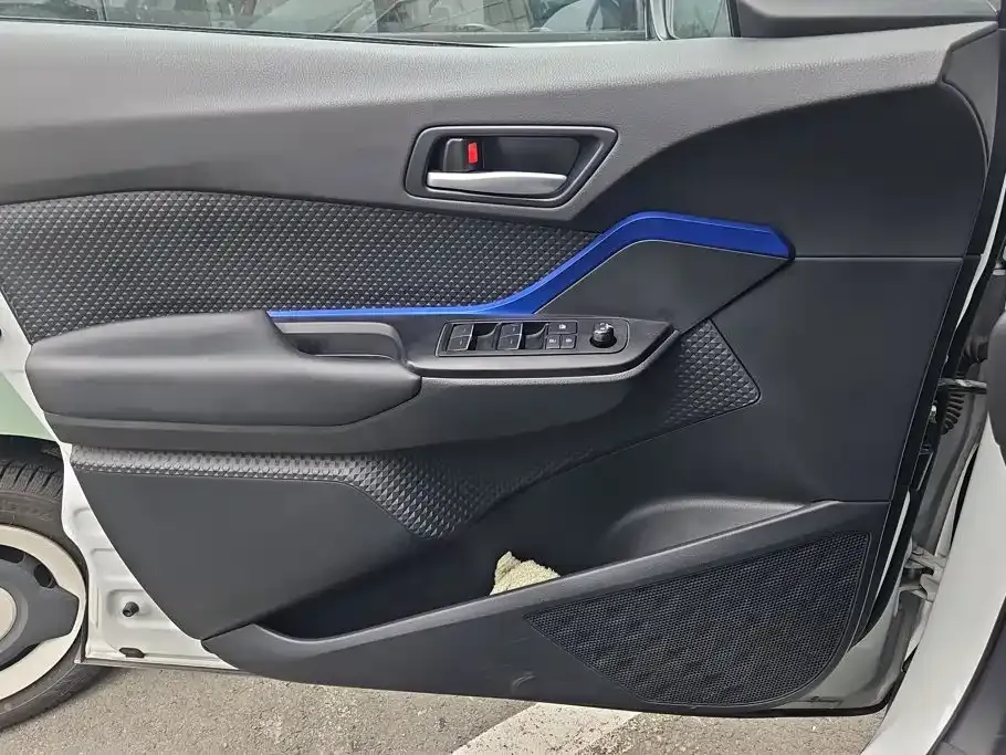 Toyota C-HR — фото 8