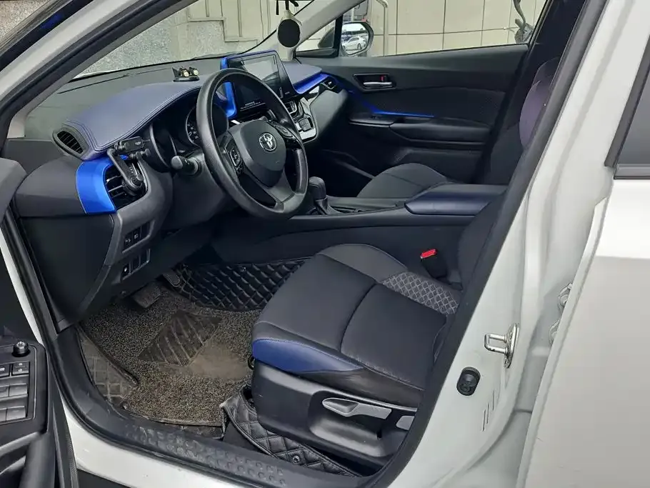 Toyota C-HR — фото 10