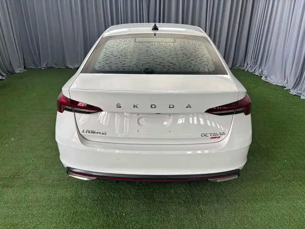 Skoda Octavia — фото 10