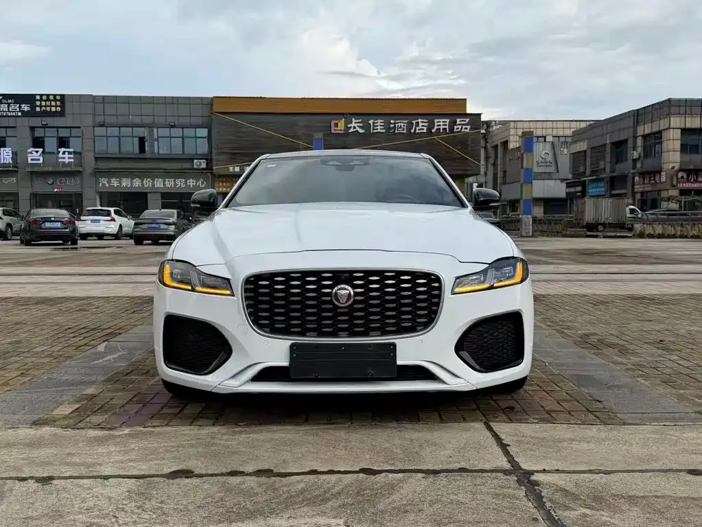 Jaguar XFL — фото 1