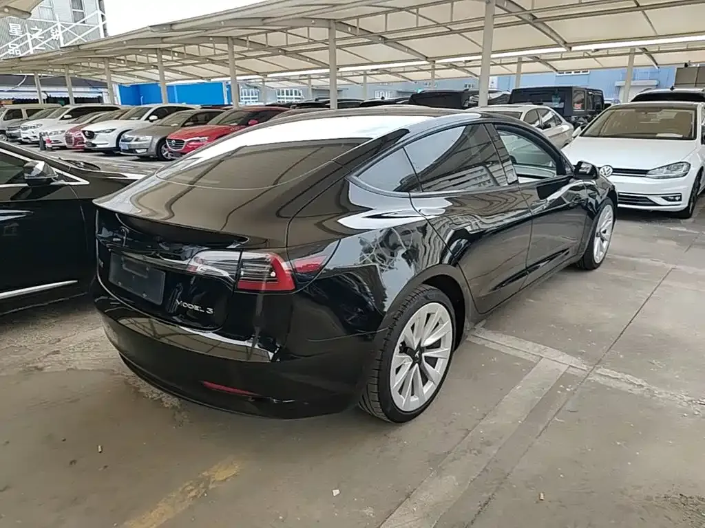 Tesla Model 3 — фото 7