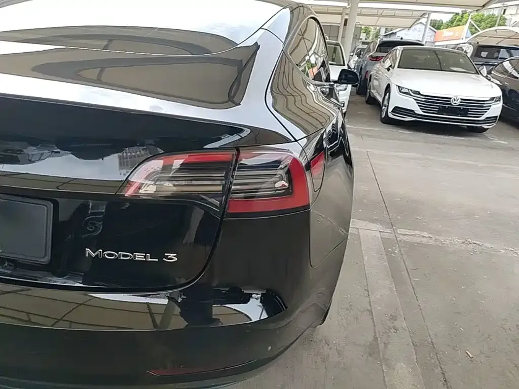 Tesla Model 3 — фото 5