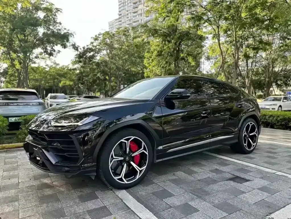 Lamborghini Urus — фото 1