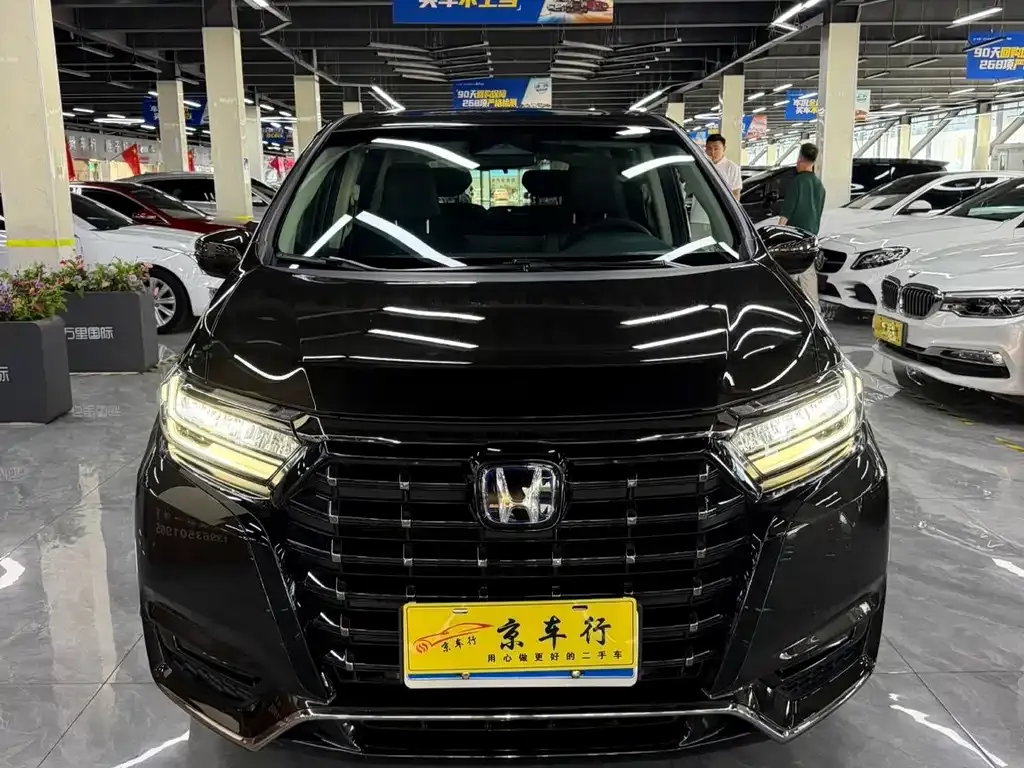 Honda Elysion — фото 1