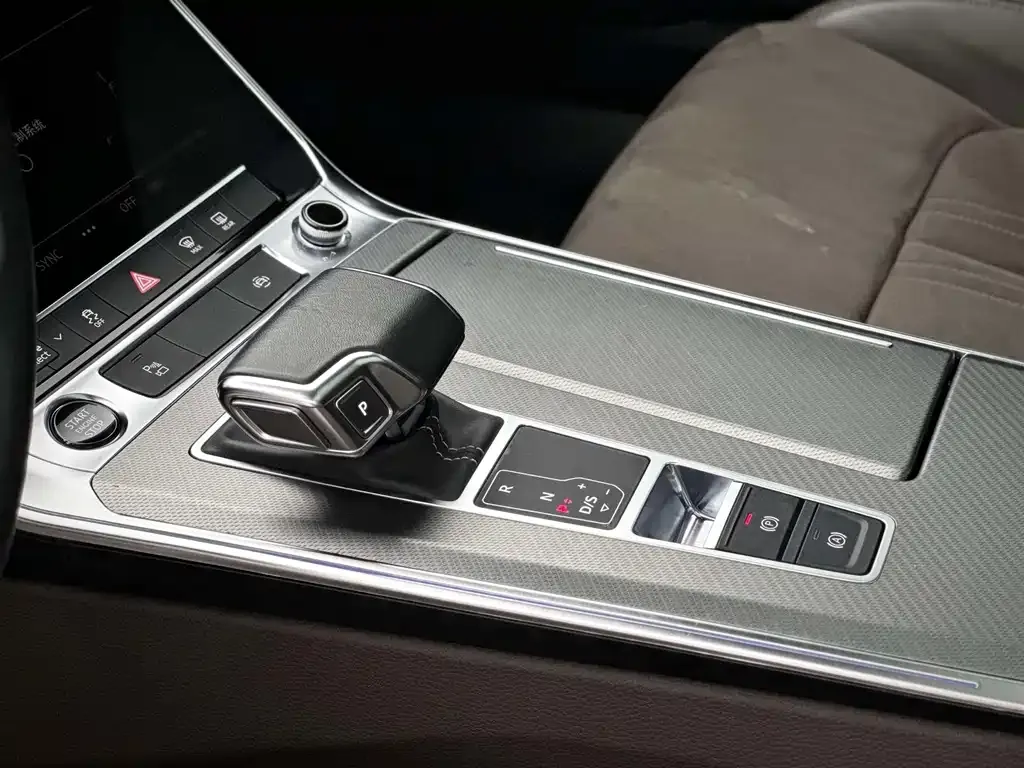 Audi A7L — фото 6