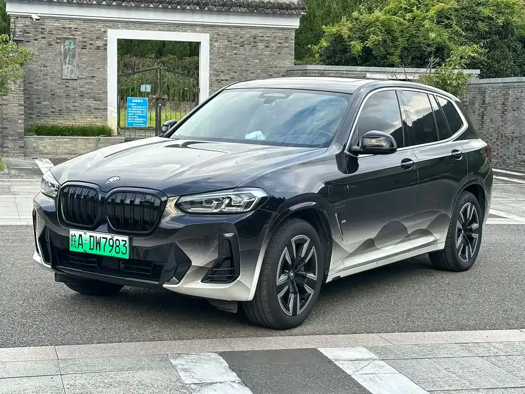 BMW iX3 — фото 1