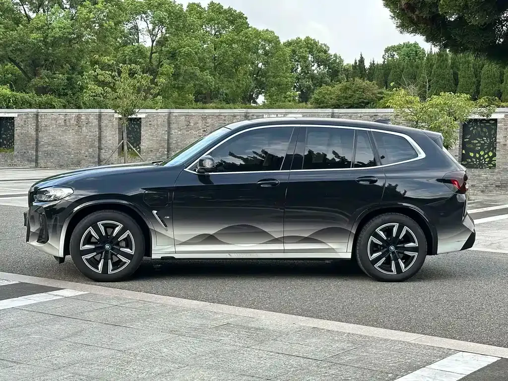 BMW iX3 — фото 10