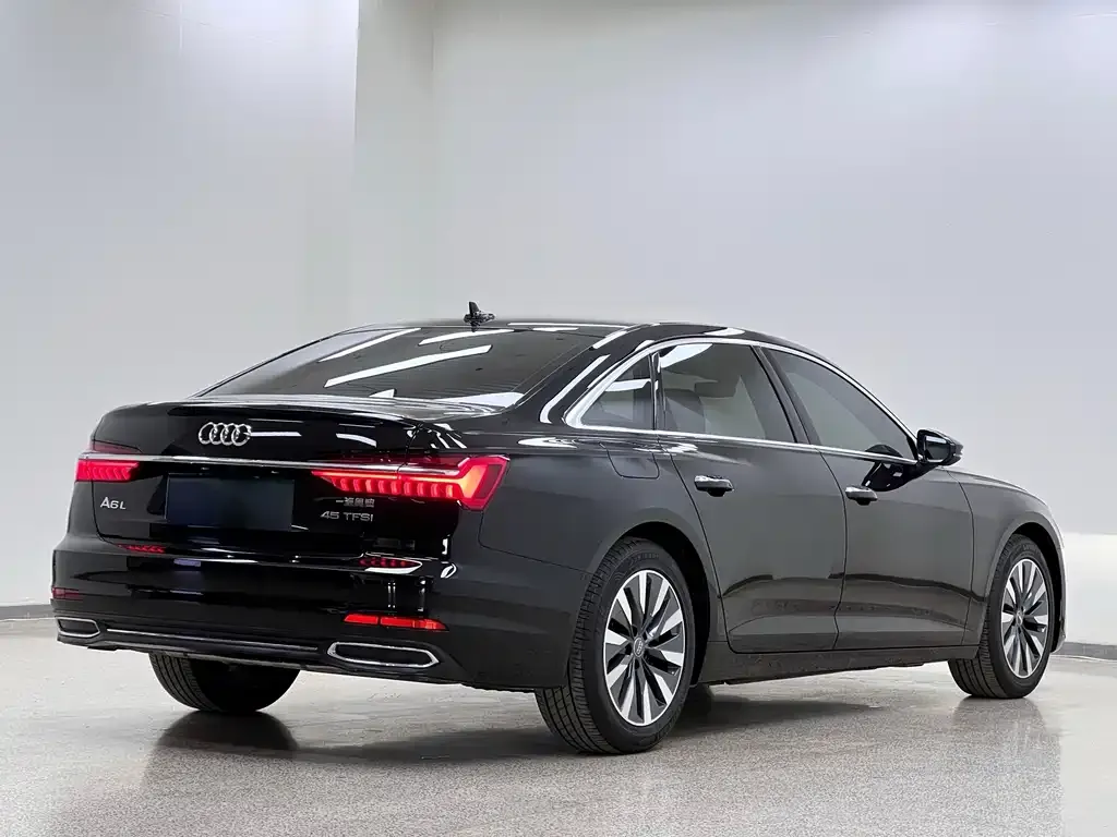 Audi A6L — фото 7