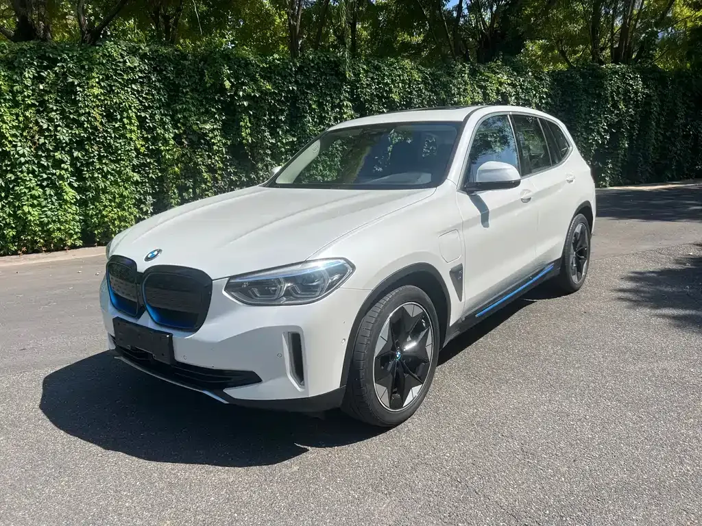 BMW iX3 — фото 1