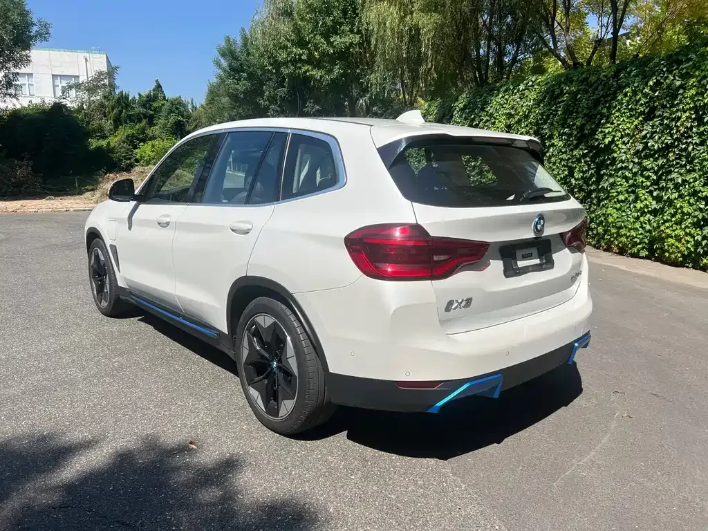 BMW iX3 — фото 3