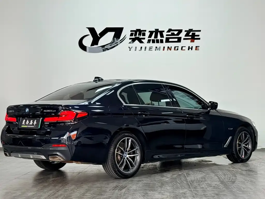 BMW 5 Series New Energy — фото 8
