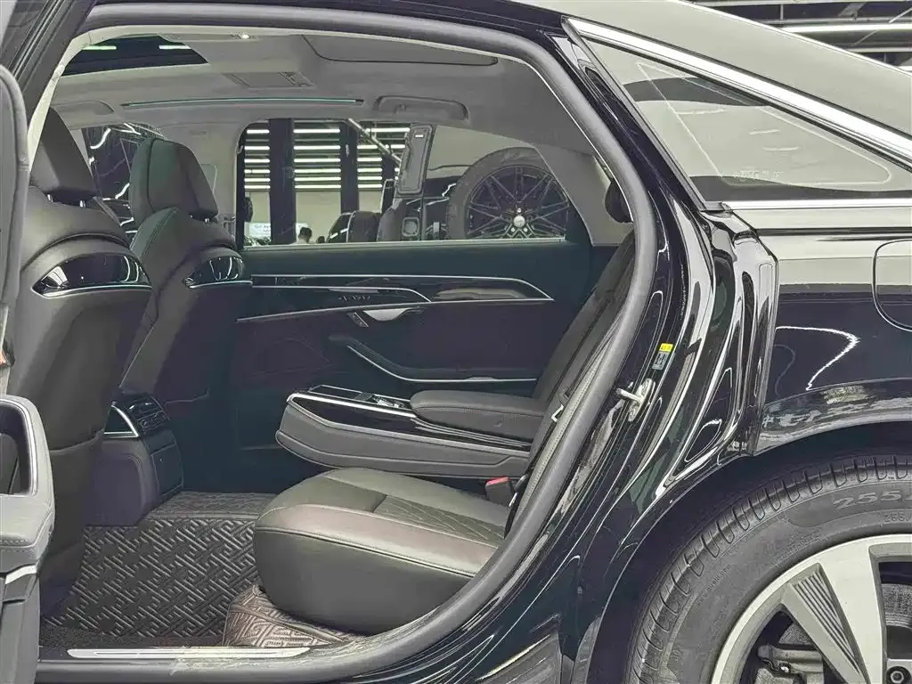 Audi A8 New Energy — фото 10