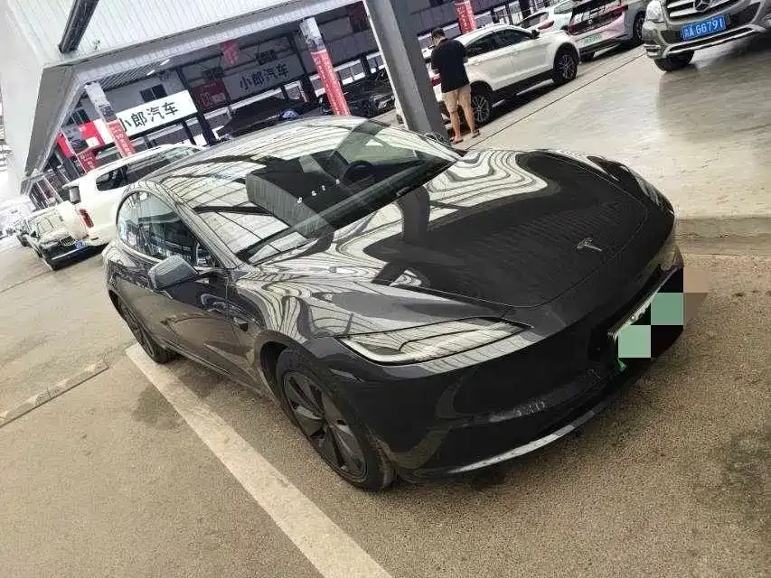 Tesla Model 3 — фото 1