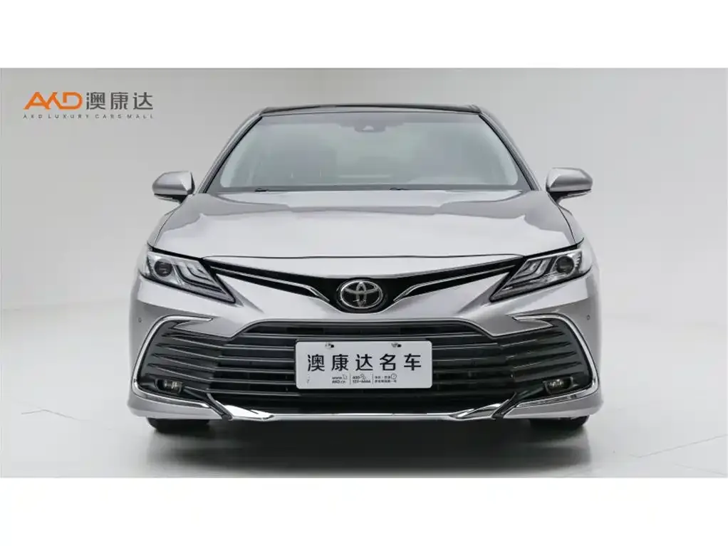 Toyota Camry — фото 2