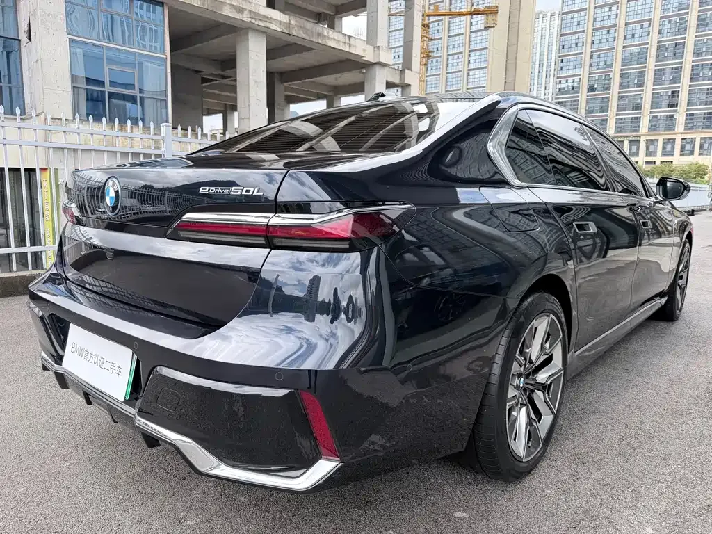 BMW i7 — фото 4