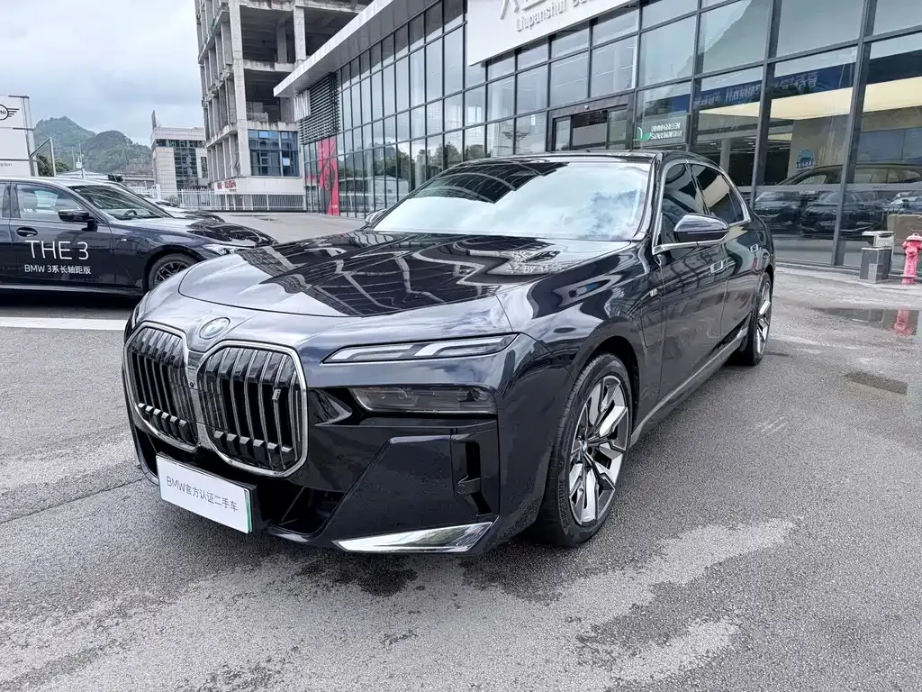 BMW i7 — фото 10