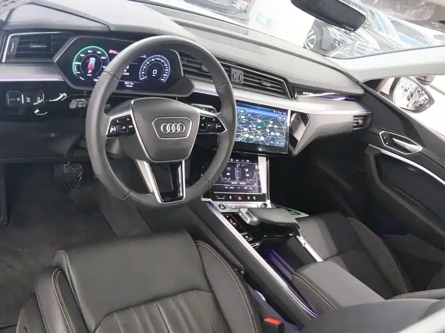 Audi e-tron — фото 10